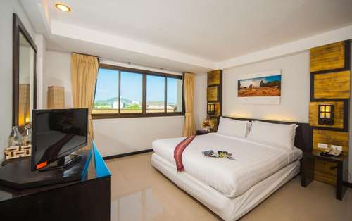 www.phuketcrystalinn.com
