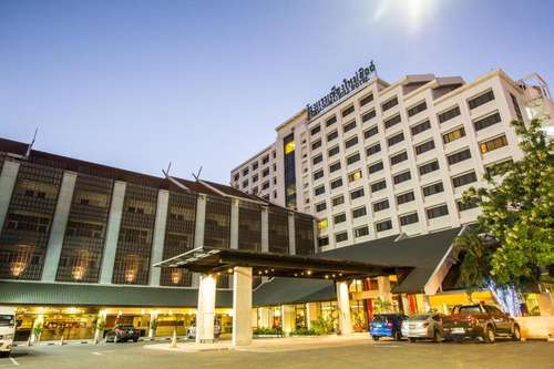 www.chiangmaihillhotel.com