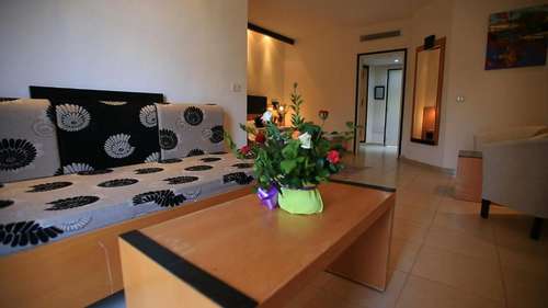 www.lespalmiershotel.com