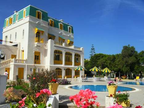 www.hotel-lesmimosas.com
