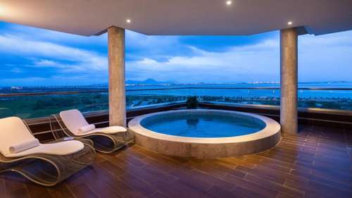 www.adamhotelsuites.com