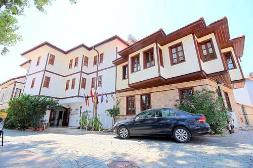 www.karyatithotel.com