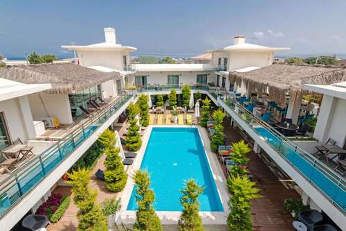 www.dhotelcesme.com
