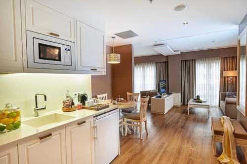 www.renatahotel.com