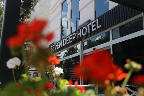 www.sevendeephotel.com