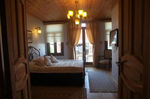 www.tomsquareboutiquehotel.com