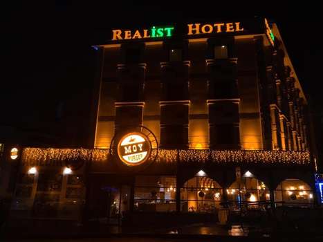 www.realisthotel.com