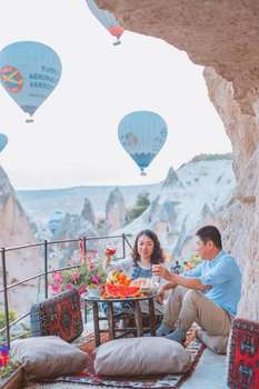 www.villagecavehouse.com