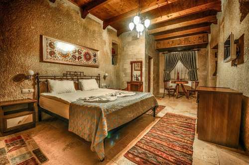 www.bluemooncavehotel.com