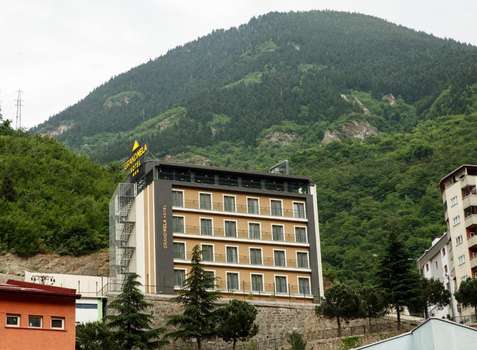 www.grandmelahotel.com