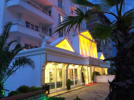 www.andalousehotels.com