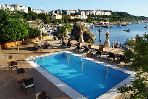 www.phellossuites.com