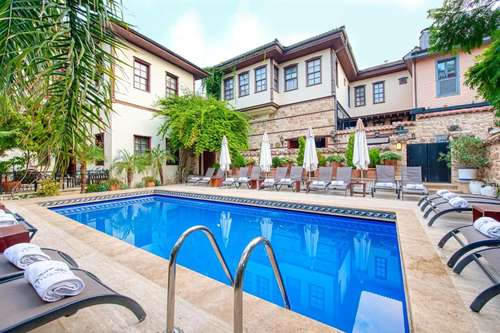 www.tuvanahotel.com
