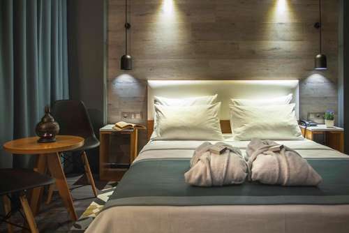 www.hotelcura.com