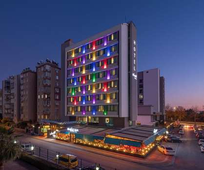 www.anellihotel.com