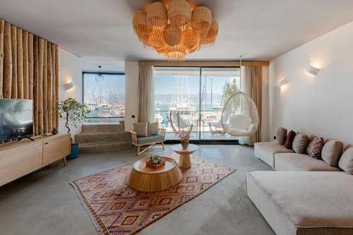 www.harboursuitestr.com