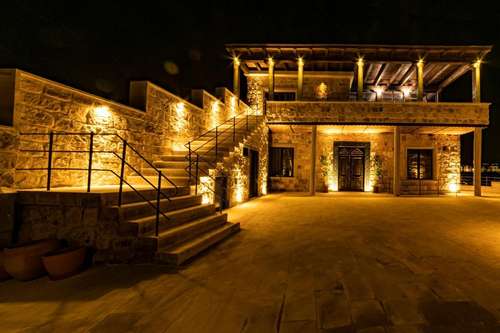 www.megaroncavehotel.com