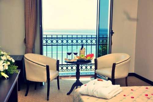 www.blueworldhotel.com