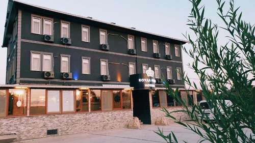 www.corluroyalparkhotel.com