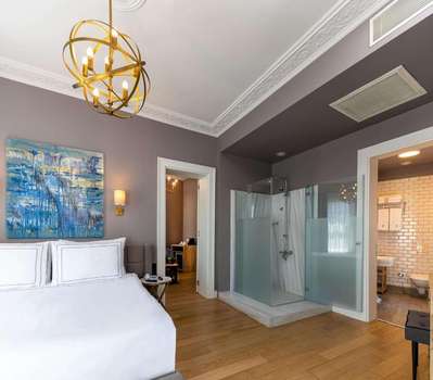 www.petroshotel.com