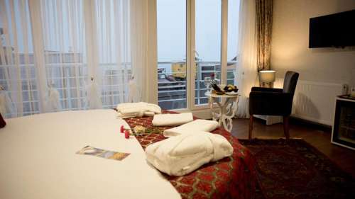 www.geniushotelistanbul.com