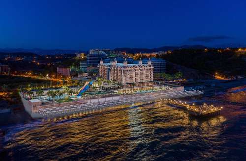 www.ariaresorthotel.com