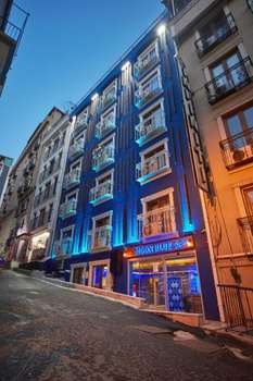 www.moonbluesuites.com