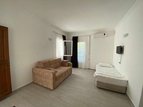 www.manolyaotel.com