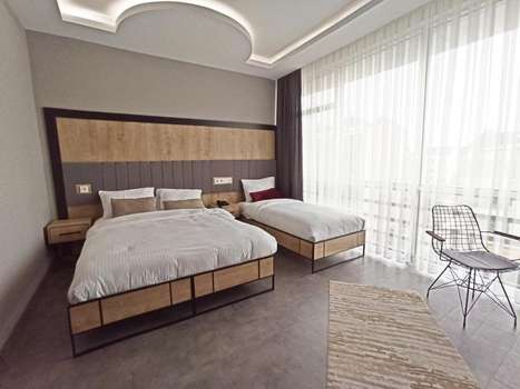 www.skylonairporthotel.com
