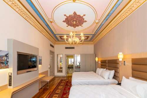 www.bluegilroyhotel.com