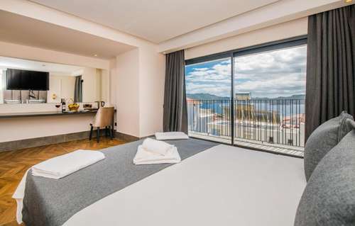 www.flyinnhotels.com