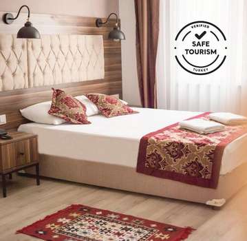 www.thereinahotel.com