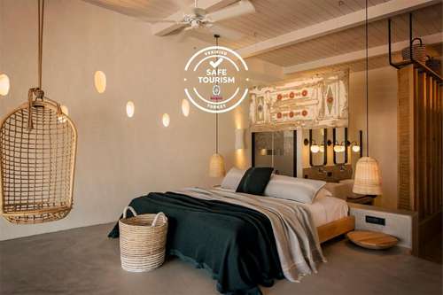 www.yachtbohemehotel.com