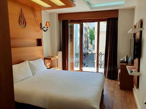 www.hotelblacktulip.com
