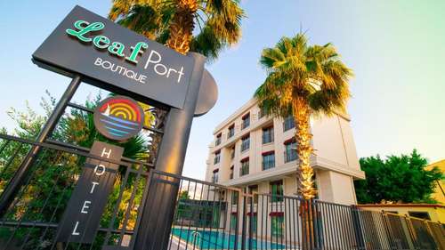 www.leafporthotel.com