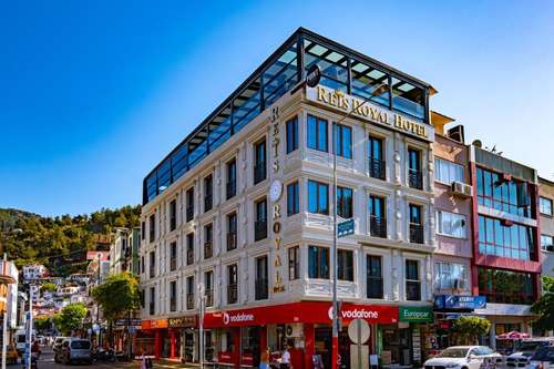 www.reisroyalhotel.com