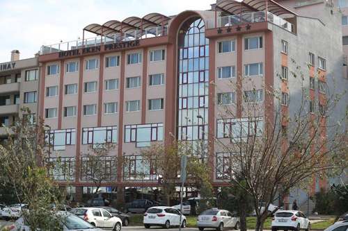 www.ekenhotels.com