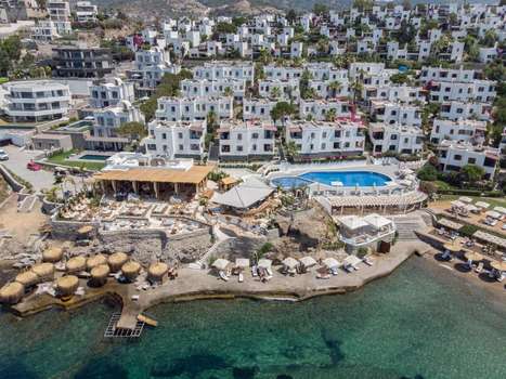 www.yazbeachhotel.com