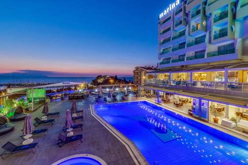 www.marinahotelkusadasi.com