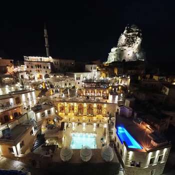 www.elikacavesuites.com