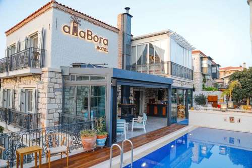 www.alaborahotel.com