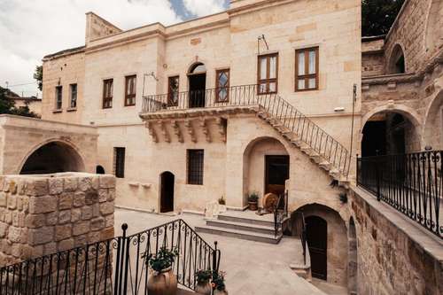 www.attiscavesuites.com