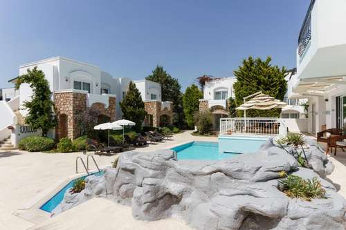 www.costasariyazhotel.com