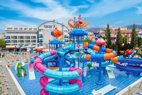 www.bluewavesuitehotel.com