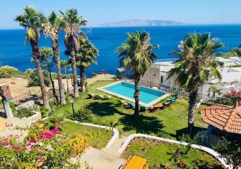 www.villacarlahotel.com