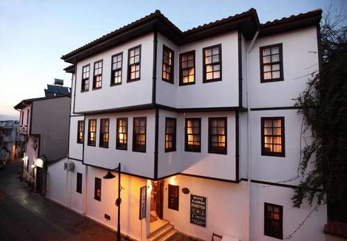 www.whitegardenhotel.com