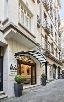 www.mirrorshotel.com