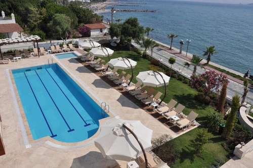 www.velturhotels.com
