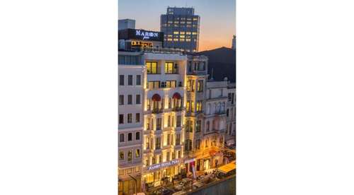 www.maroonhotels.com