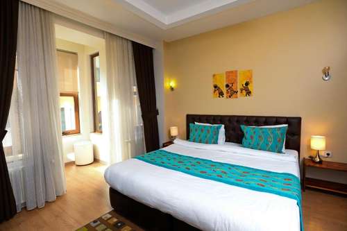 www.retroperahotel.com